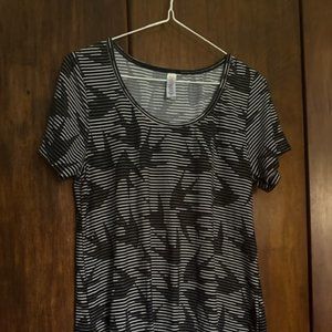 LuLaRoe Classic Tee Birds/Sparrows Black & White XS SOFT